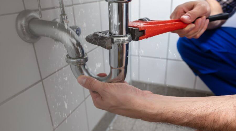 Expert burst pipe repair services in Claremont, IL